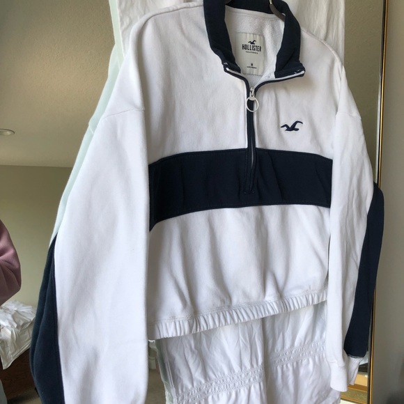 HOLISTER cropped white half-zip sweater - Picture 2 of 5